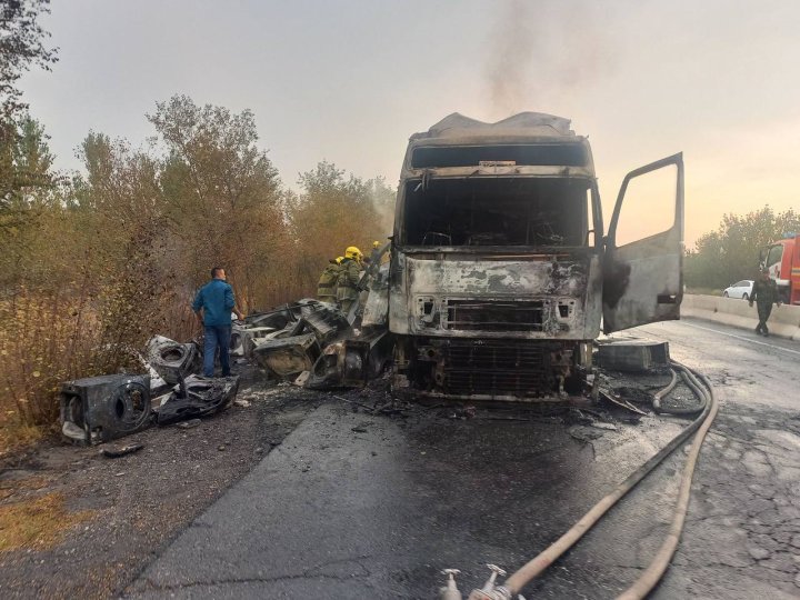 В Фергане сгорел грузовик «VOLVO»