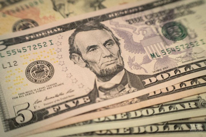 Узбекистан занял первое место по укреплению национальной валюты к доллару