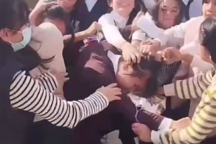 Массовая драка школьниц в Самарканде: 12 родителей ответят за воспитание дочерей