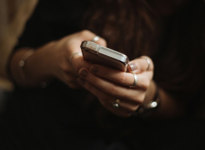 Более 93% женщин в Узбекистане пользуются Интернетом