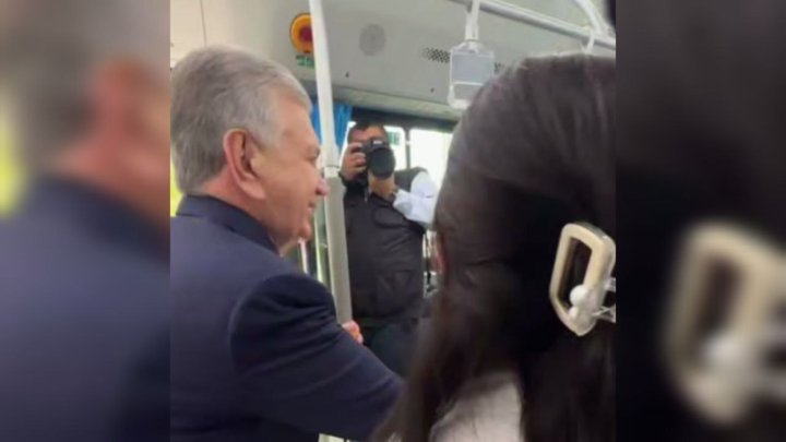 Ташкентцы встретили президента в автобусе - видео