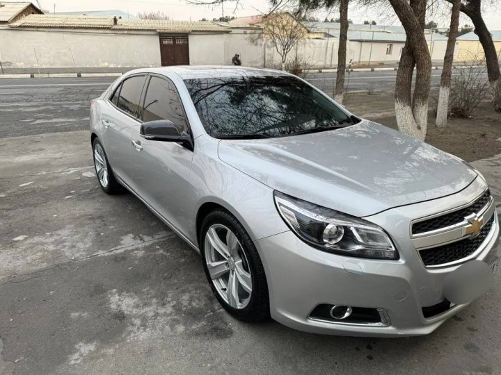 Toshkentdagi firmalardan birining Malibu avtomobili auksionda sotildi