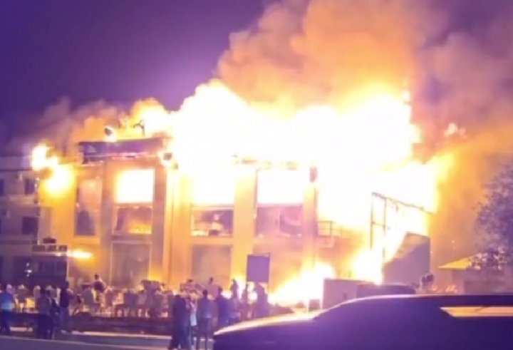 Buxoro viloyatida uch qavatli bino yonib ketdi, yong‘inni o‘chirishga qariyb ikki soat vaqt ketdi