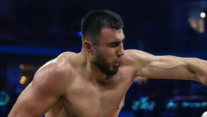 Узбекский боксер Баходир Жалолов одержал тяжелую победу над россиянином