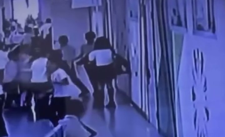 В школе №300 Сергелийского района мальчики отпинали девочку