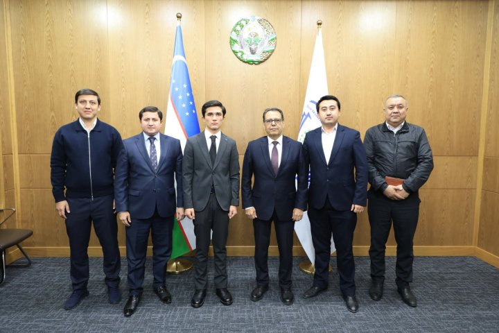 Vazir Toshkentda bolalarni qutqarib qolgan talabani mukofotladi