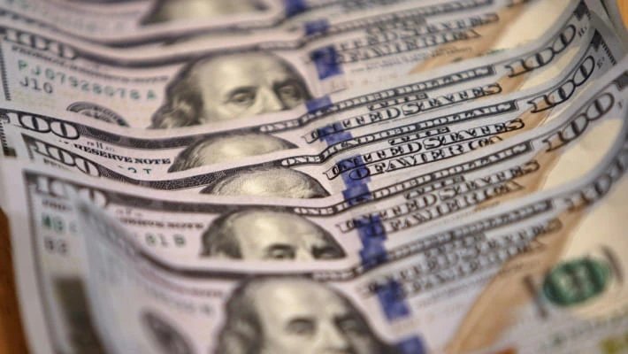 Узбекский сум с начала года укрепился по отношению к доллару почти на 8%