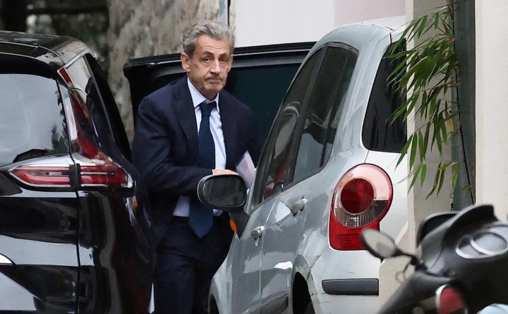 Sarkozi jazoni Parijdagi "Sante" qamoqxonasida o‘tashni boshlaydi