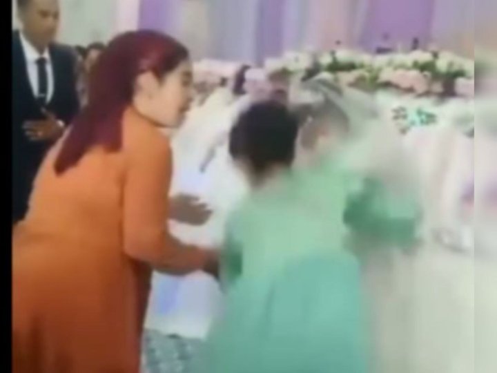 На узбекской свадьбе невесте стало плохо, а жених не обратил даже внимания - видео
