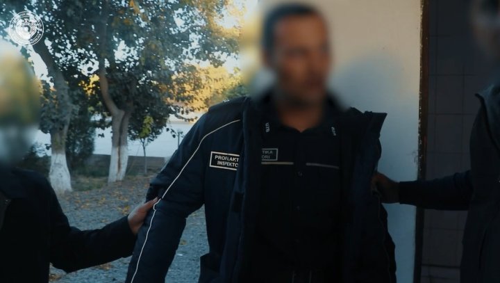 В Хиве инспектор профилактики попался на взятке