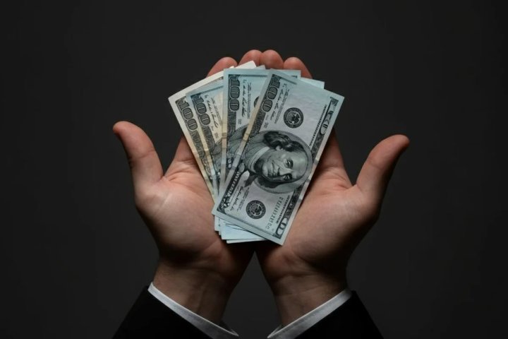 В Узбекистане обновили курс иностранных валют на 18 ноября