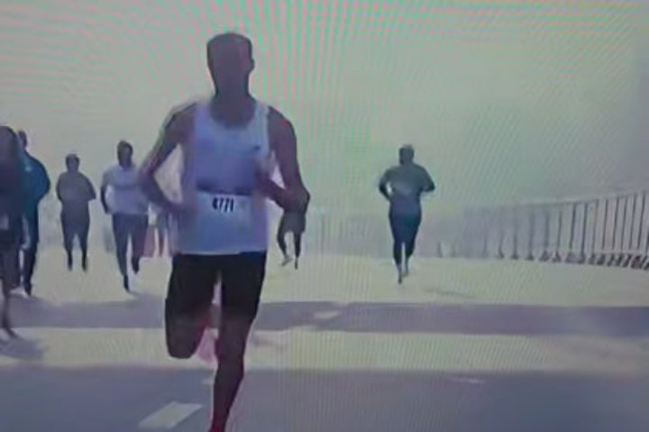 Самаркандский марафон прошел в атмосфере смога - видео