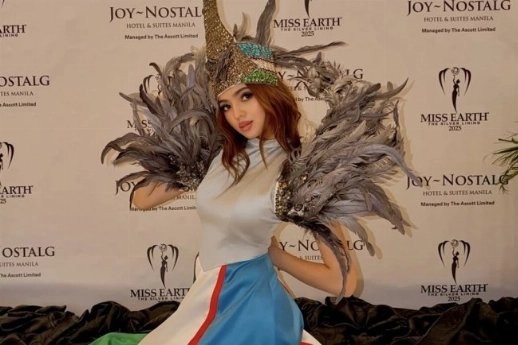 В Узбекистане раскритиковали фото модели в платье с флагом страны