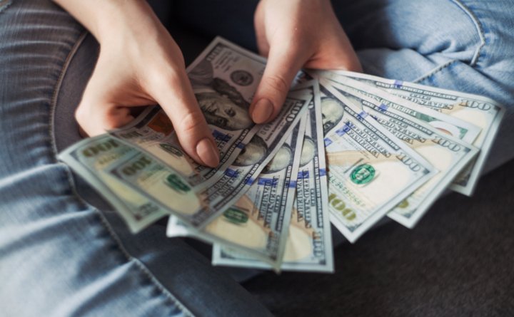 В Узбекистане второй день кряду растет курс доллара