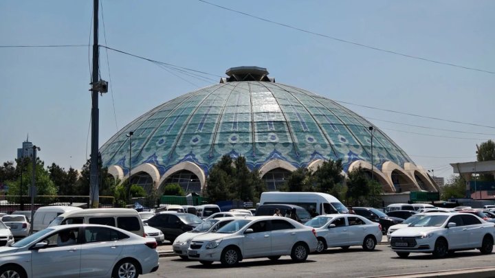 Ташкентцам объяснили порядок формирования стоимости стояночного времени на автостоянках городских рынков
