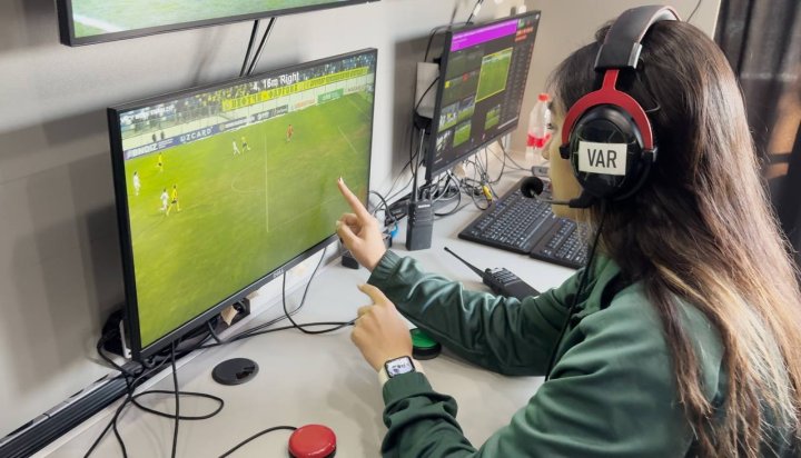 Судьи-женщины успешно справляются с матчами Суперлиги Узбекистана