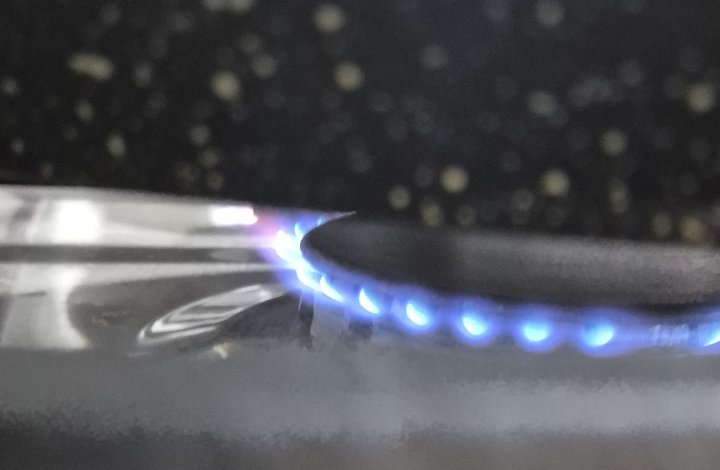 Холода ещё не наступили: Жители Мирзо-Улугбекского района жалуются на низкое давление газа