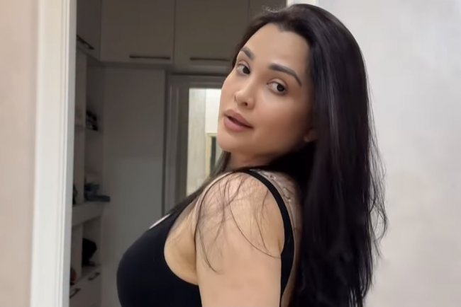 Узбекская актриса Луиза Расулова появилась на публике в платье в сетку