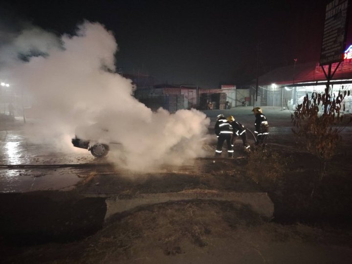 В Андижане загорелся автомобиль «Nexia»