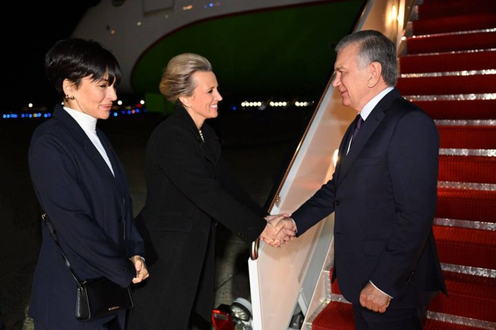 Шавкат Мирзиёев прилетел в Вашингтон