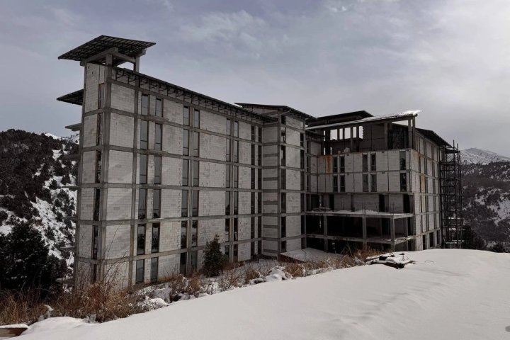 Возле Чарвака выставили на аукцион недостроенное здание