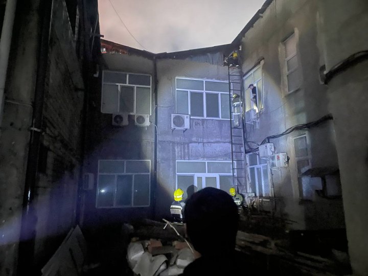 В Фергане загорелся жилой дом