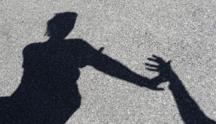 В Фергане мужчина показал свой половой орган соседке и написал на нее заявление