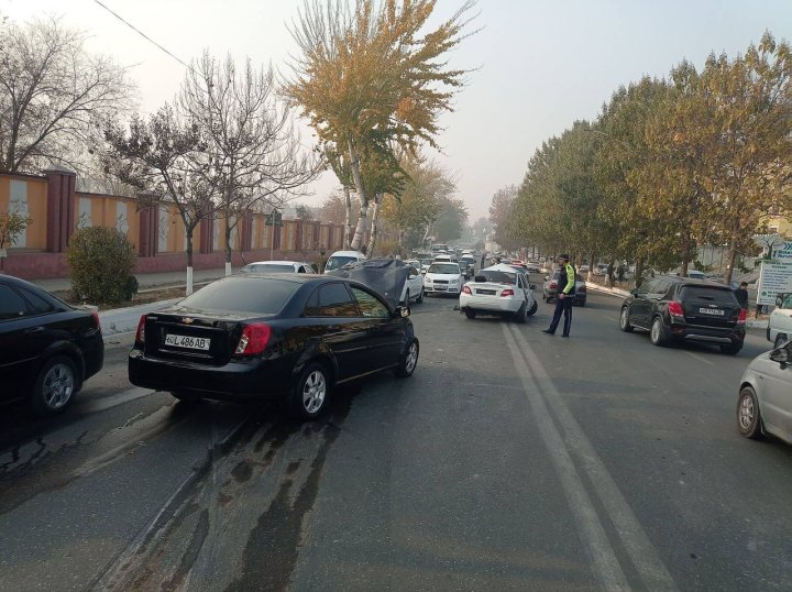 В Андижане столкнулись два автомобиля, один человек пострадал