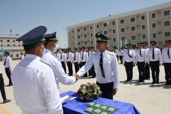 В Узбекистане выпускники военных вузов, не отслужившие 5 лет, будут возмещать затраты на обучение