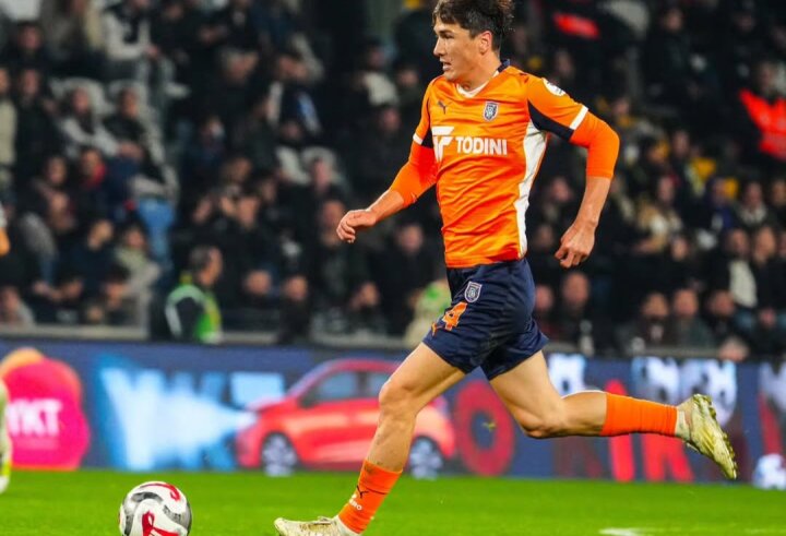 Узбекский нападающий Элдор Шомуродов может перейти в другой клуб Турции