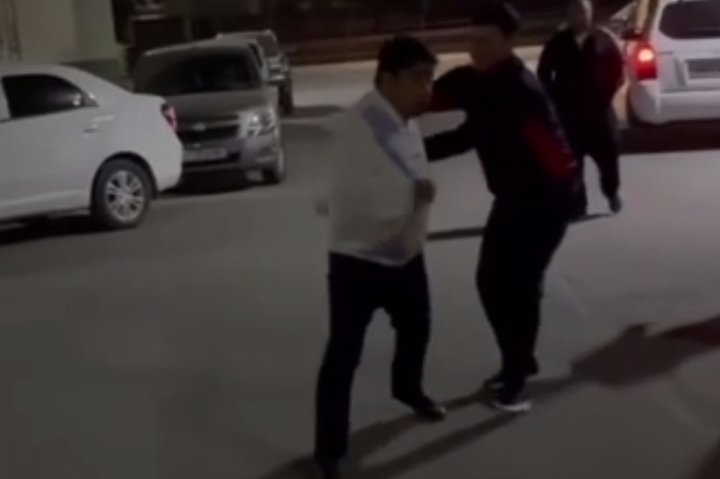 В Ташкенте неадекватный мужчина преследует женщину
