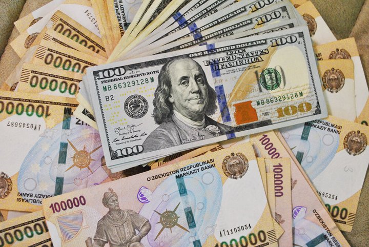 Почему узбекистанцы перестали скупать доллары и поверили в сум?