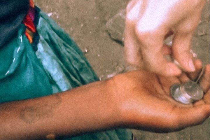 Они требуют крупные купюры: Узбекская певица Юлдуз Усманова раскритиковала попрошаек