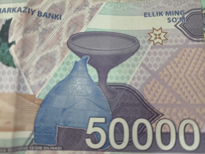 Обязан ли работодатель платить премию сотрудникам в честь Нового года в Узбекистане?