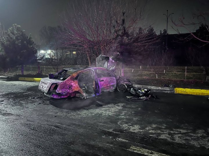 В Андижане водитель автомобиля «Lacetti» не справился с управлением и врезался в дерево