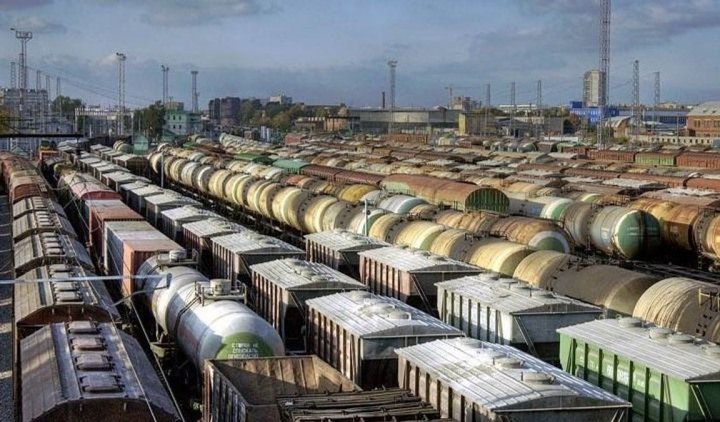 На границе Узбекистана и Казахстана в очереди стоят 11 тысяч груженных вагонов