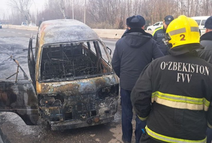 В Андижане полностью сгорел автомобиль «Damas»