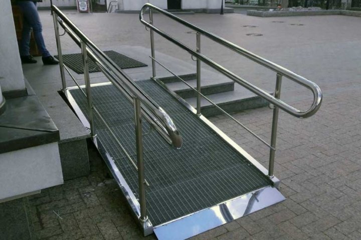 В Узбекистане ввели крупные штрафы за здания без пандусов