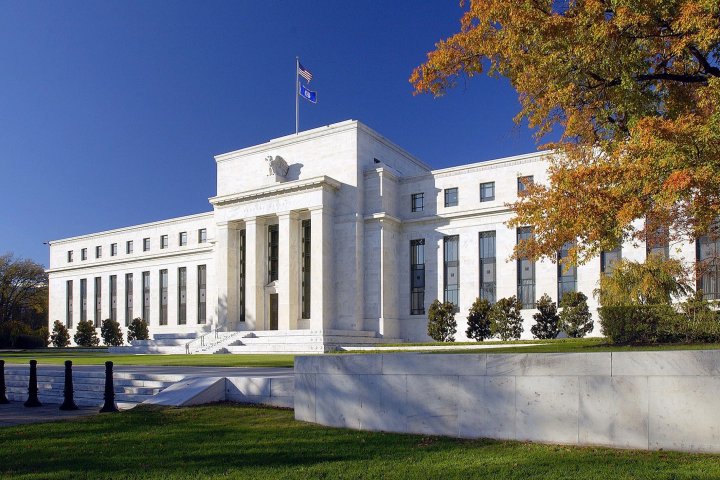 Узбекистан начал массово закупать ценные бумаги США: Что это даст экономике?