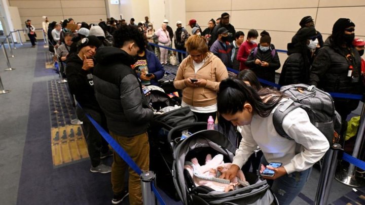 США: 2,5 млн нелегалов покинули страну за 2025 год