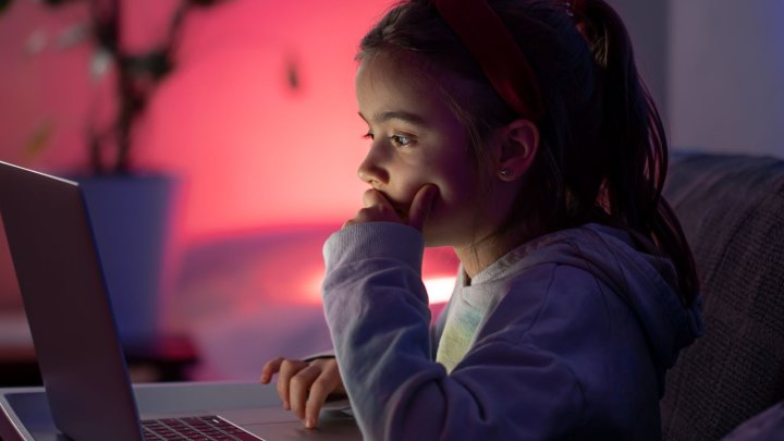 В Казахстане детям до 16 лет могут ограничить доступ к соцсетям