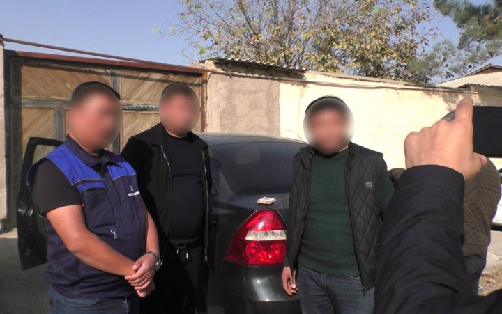 Сразу три сотрудника «Jizzax suv taʼminoti» задержаны при получении взятки