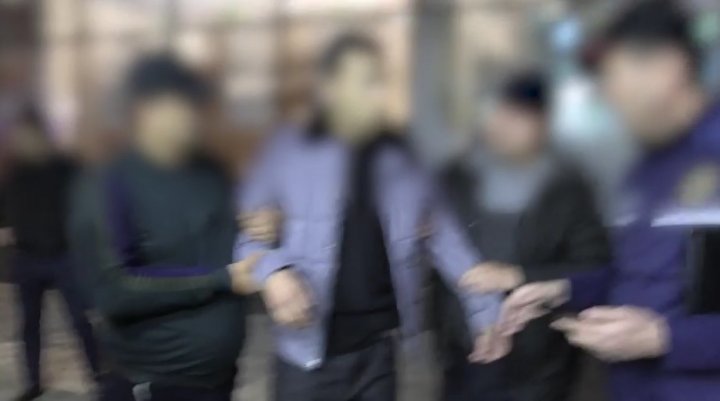 В Андижане сотрудника ОВД с позором уволили со службы