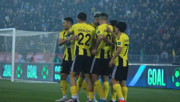 Футболисты узбекского клуба получили на Новый год iPhone