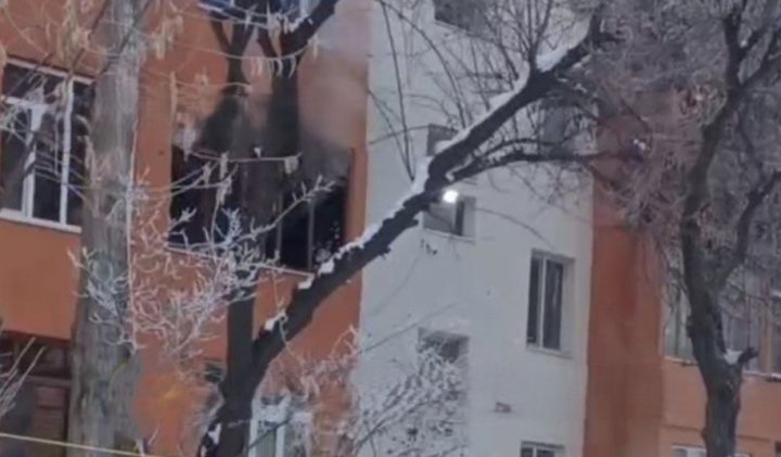 Утром в Гулистане произошёл пожар, информация о взрыве газа опровергнута