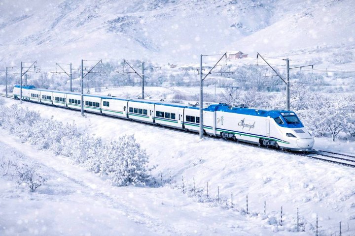 «Узбекистон темир йуллари» запускает дополнительные поезда «Afrosiyob» из Ташкента в Самарканд и Бухару