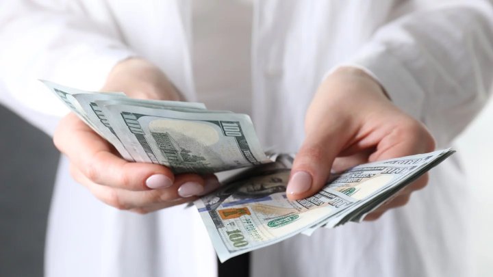 Пятый день к ряду: В Узбекистане спрогнозировали рост курса доллара