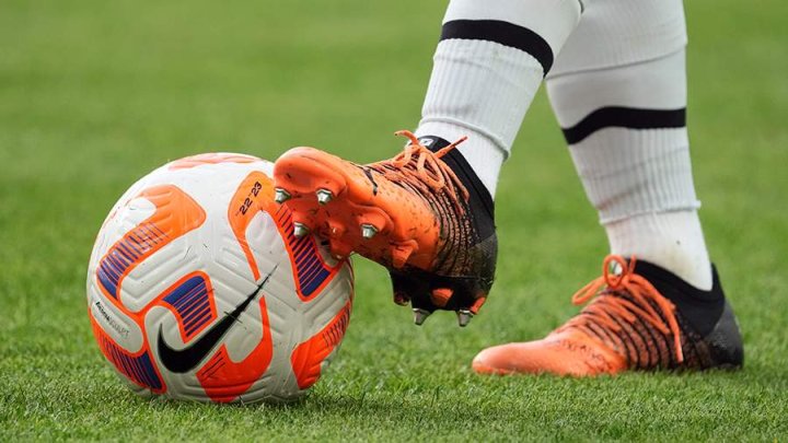 Узбекские футболисты массово возвращаются на Родину из зарубежных клубов