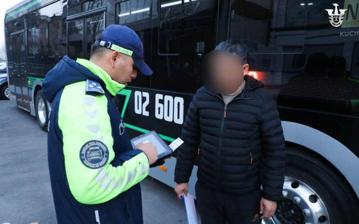 В Ташкенте водитель электробуса прокатился по встречной полосе