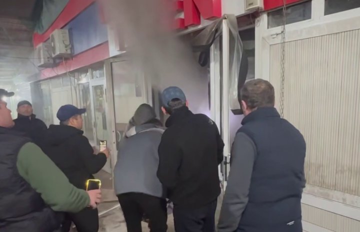 В Яшнабадском районе снова произошёл пожар на рынке Авиасозлар